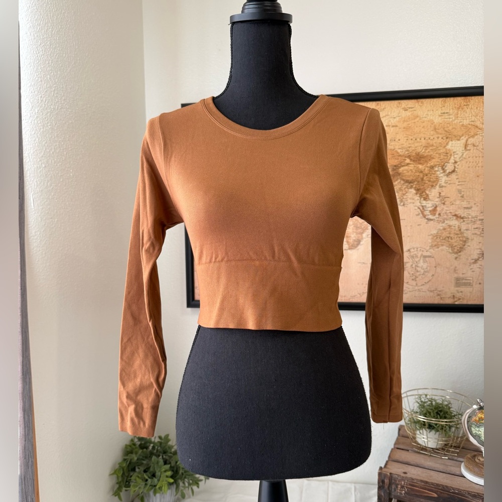 Offline by Aerie cropped long sleeve athletic top size small